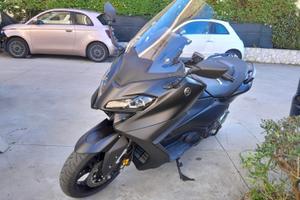 Yamaha T Max 560 Black edition