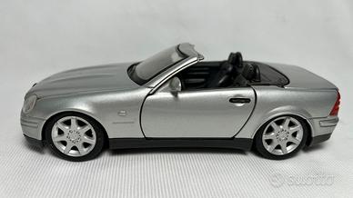 Maisto 1/24 Mercedes-Benz SLK 230