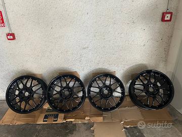 Cerchi auto da venti pollici con pneumatici