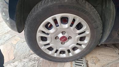 4 cerchi copleti gomme invernali 175/65 R14