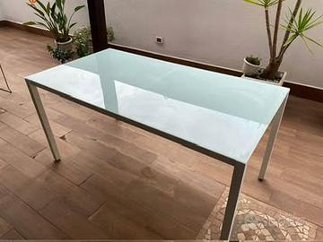 Tavolo in vetro