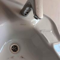 lavandino bagno disabili con miscelatore