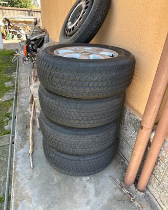 Gomme 4 stagioni 235/65R17