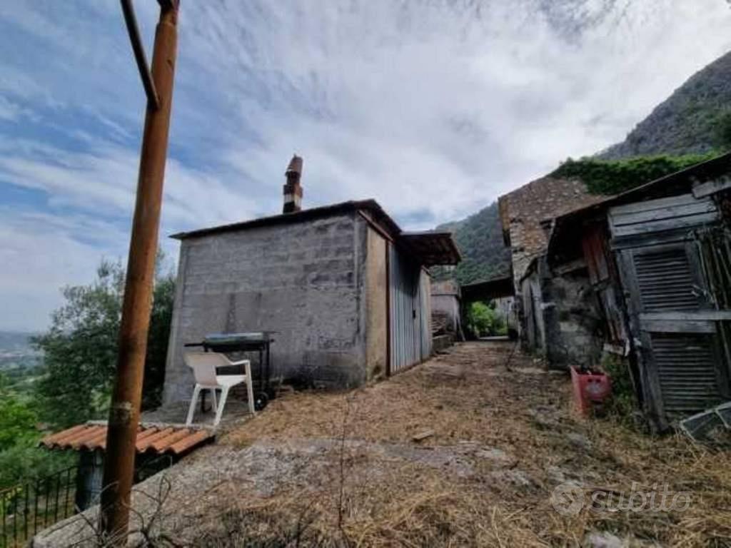 Rustico / Casale di 230 m² con 5 locali e box auto - Vista 3