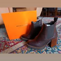 Stivaletti British Passport donna con tacco largo