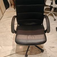 Poltrona ufficio con braccioli IKEA nera