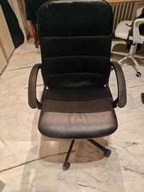 Poltrona ufficio con braccioli IKEA nera