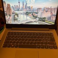 Laptop LENOVO