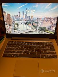 Laptop LENOVO