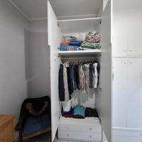 Armadio da cameretta bianco con cassetti
