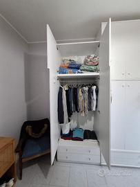 Armadio da cameretta bianco con cassetti