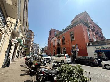 NEGOZIO A NAPOLI