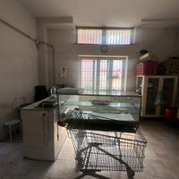 Locale commerciale 100mq
