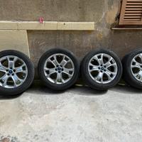 Pneumatici e cerchi originali Ford 18 pollici.