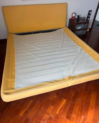 Letto matrimoniale con rete in doghe