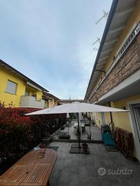 Ombrellone richiudibile quadrato