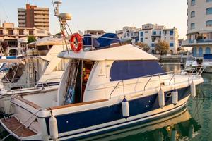Beneteau Antares 10.80 fly bridge