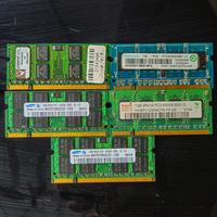 5 moduli RAM varie DDR2 1GB per laptop