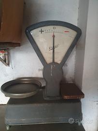 Bilancia Stile Industriale
