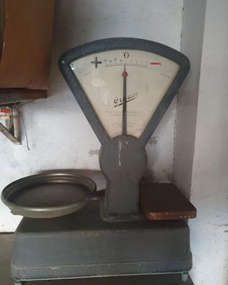 Bilancia Stile Industriale
