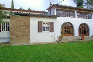 Villa di 350 m² con 5 locali e box auto doppio a C