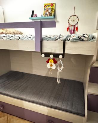 Cameretta bambina con letto a castello e armadio