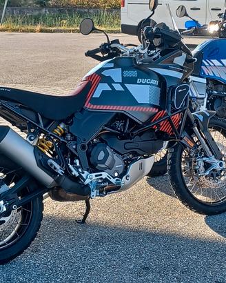 ducati desrt x 