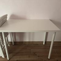 Tavolo bianco con 2 sedie per cucina o studio