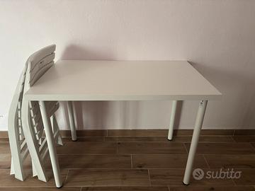 Tavolo bianco con 2 sedie per cucina o studio