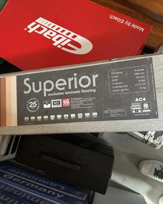 Pavimento in laminato Superior 8mm AC4 - 12 pacchi