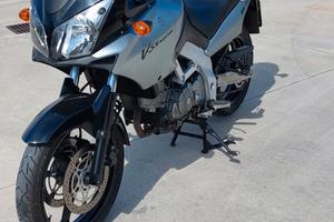 Suzuki V - Strom 650  anno 2005