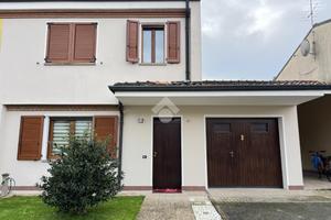 VILLA A SCHIERA A SAN BENEDETTO PO