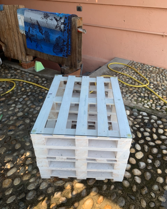 Tavolino in legno con vetro