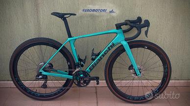 Bici da corsa Gravel BIANCHI Impulso RC Grx825 di2