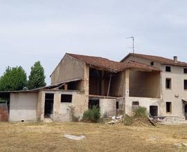 Castiglione d/S, Ampio Casale con Terreno da Ristr