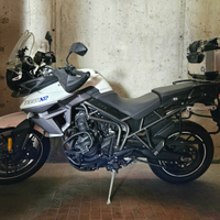 Triumph Tiger 800 XR con accessori