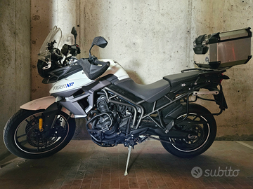 Triumph Tiger 800 XR con accessori