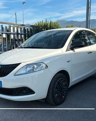 Lancia Ypsilon 1.0 FireFly 5 porte Hybrid Gold