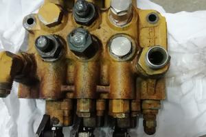 distributore olio idraulico per muletto 