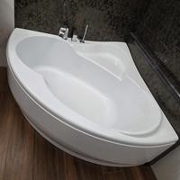 Vasca da bagno angolare + rubinetteria