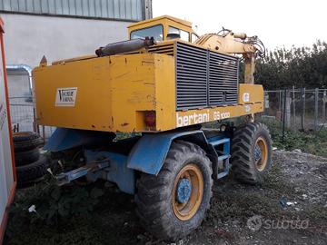 escavatore bertani GS 1000 doppia trazione