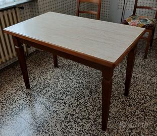 TAVOLO ALLUNGABILE + 4 SEDIE