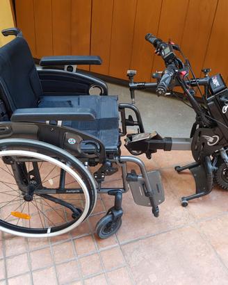 Sedia a rotelle con propulsore