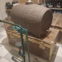 botte vino in pvc da 200 litri e tappatrice