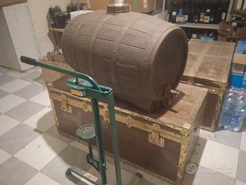 botte vino in pvc da 200 litri e tappatrice