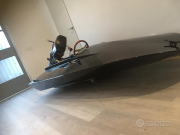 Motoscafo artigianale