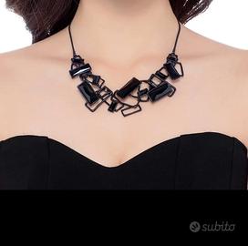 Collana nera in resina