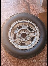 Cerchio e gomma Fiat Dino 