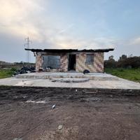 Terreno con casa bruciata