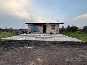 Terreno con casa bruciata
